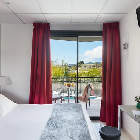 Otel Les Roches Blanches 3*