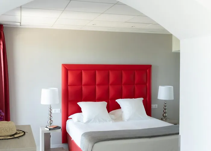 罗切布兰切酒店 3*