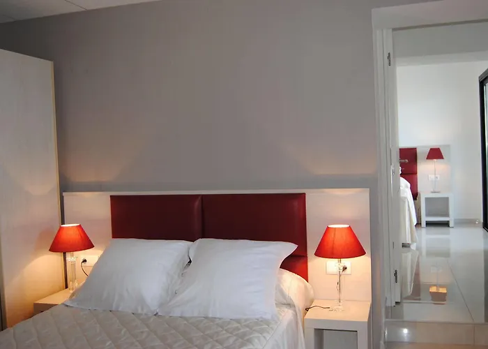 罗切布兰切酒店 3*