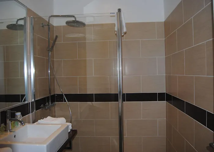 罗切布兰切酒店 3*