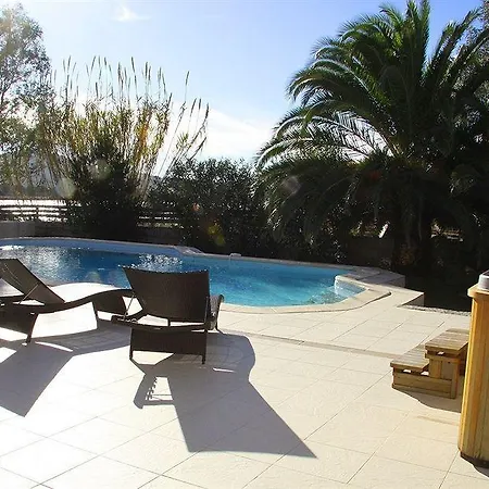 罗切布兰切酒店