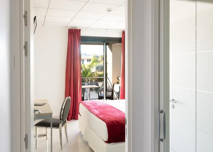 Les Roches Blanches Hotel 3*