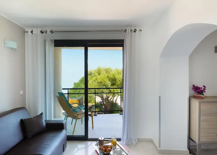 Hotel Les Roches Blanches 3*